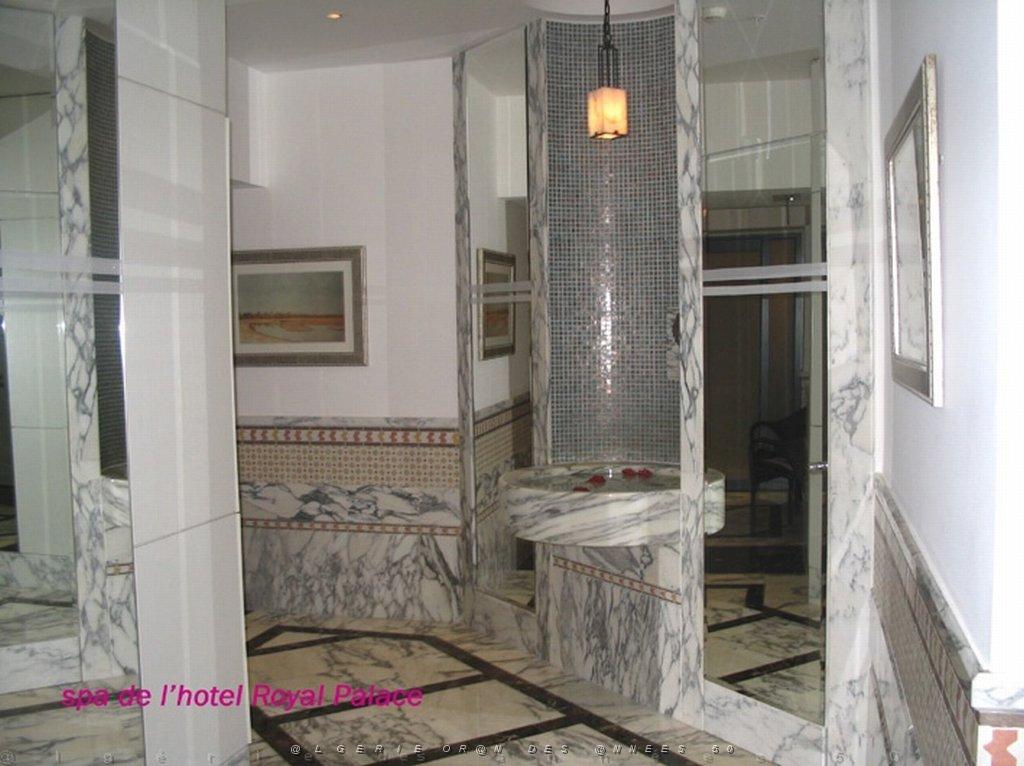 ORAN MAI 2008 3206 spa de l hotel Royal Palace Oran.jpg